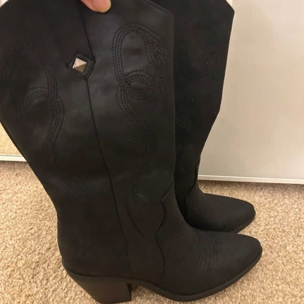 Chic Black Heeled Boots for Women